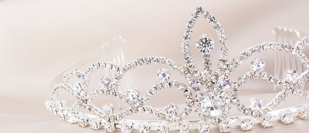 Wholesale Tiara, Headband and hair accessories. 